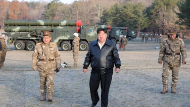 Ким Чен Ын "бұрын-соңды" болмаған соғысқа дайындықты пысықтап, Сеулдің макетін зерттеді