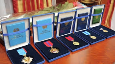 "Айбын" орденіне Нұрмағамбетовтің, Момышұлының және Қошқарбаевтың есімдері берілді