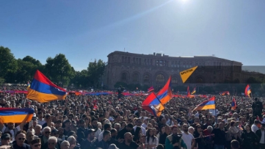 Жерімізді ешкімге бермейміз: Армения халқы Пашинянның отставкасын талап етті