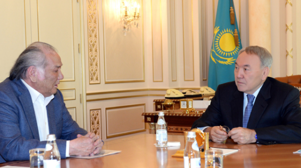 "Не деп көкіп отырсың?": Назарбаев Дулат Исабековты не үшін сотқа бермекші болды?