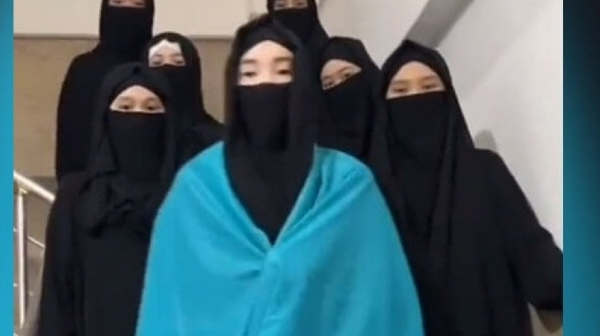 «Ауғанстанға аттанамыз» деген хиджабты қыздар Ауғанстанның назарына ілінді