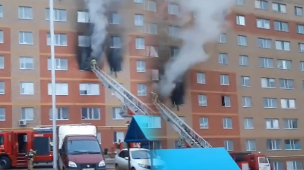 БҚО-да тұрғын үй өртеніп балалар терезеден секіріп кетті (ВИДЕО)