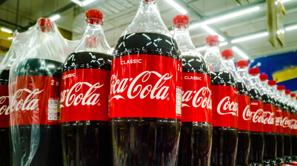 Хлорат мөлшері тым жоғары: Coca-Cola сөрелерден алынып тасталмақ