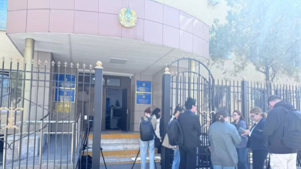 Шерзат Полат соты: күдіктілер сотқа жеткізілді, журналистер залға сыймады (Видео)