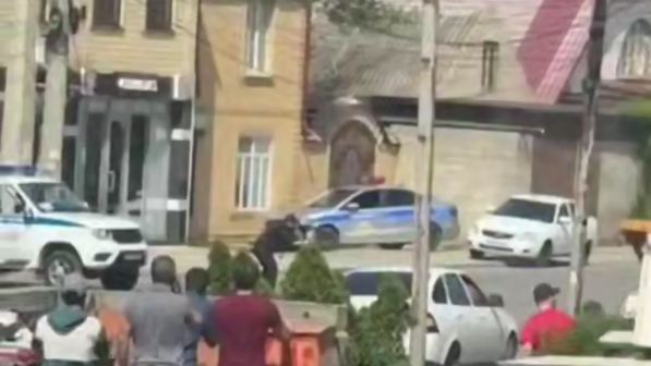ДПС бекетіне шабуыл жасалып, үш полицей қаза тапты - 12 жастағы қыз ауыр халде (ФОТО-ВИДЕО)