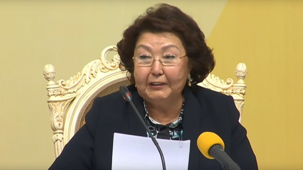 Айдос Үкібай Сара Алпысқызының өмірден өткенін жоққа шығарды