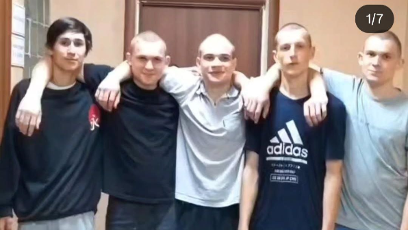 Көшеден күштеп емес, ерлікпен: Ақтөбенің колледж студенттері өз еркімен әскерге сұранып, елді таңқалдырды