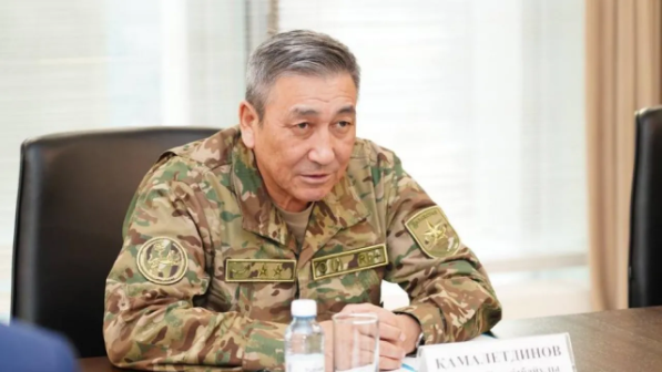 "Бұрын анасы бәрін жасап беретін" -  Қорғаныс министрінің бірінші орынбасары жастардың әскерге бармауының себебін айтты (Видео)