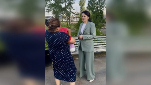 Экс-министр Ажар Ғиният аяғынан айырылған Алуамен кездесіп, тың мәліметпен бөлісті