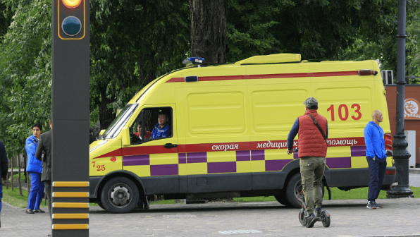 Алматы облысында жедел-жәрдем көлігі ер адамды қағып, өлтіріп қойды (ВИДЕО)