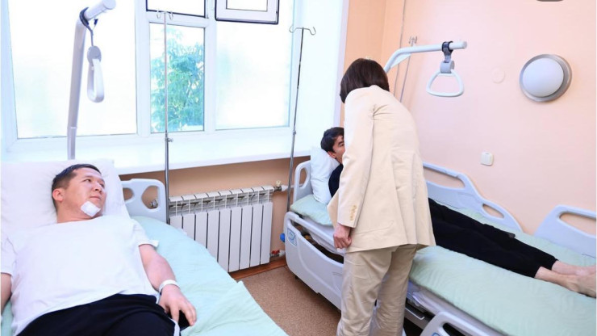 Көп гематома мен сыну: Ауыр соққыға жығылған дәрігерлердің қазіргі жағдайы белгілі болды