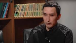 “Бірі Чика, енді “Доктор”: Қаржаубай Нұрымовқа қысым жасалып, отбасына қауіп төнген