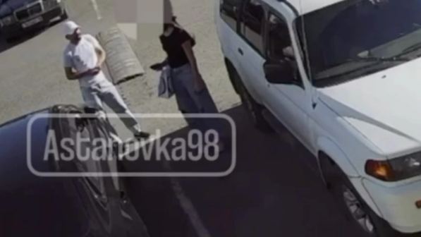 Астанада ересек ер адам 13 жастағы қызды аңдып, қыр соңынан қалмай қойған (ВИДЕО)