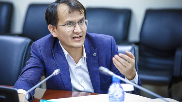 «Жеке меншік мектептердің артында кім тұр?» - педагог Сүлеев Қазақстандағы жеке меншік мектептерге қатысты сын айтты   