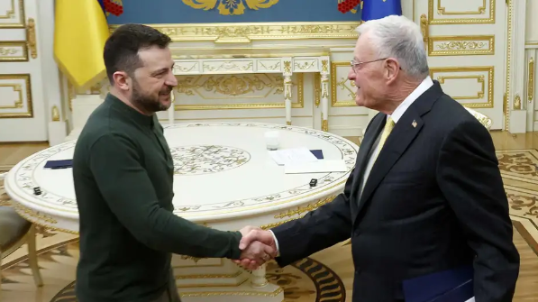 Қару-жарақ беруге уәде еткен: Зеленский Римде Трамптың жіберген адамымен кездесу өткізіп жатыр