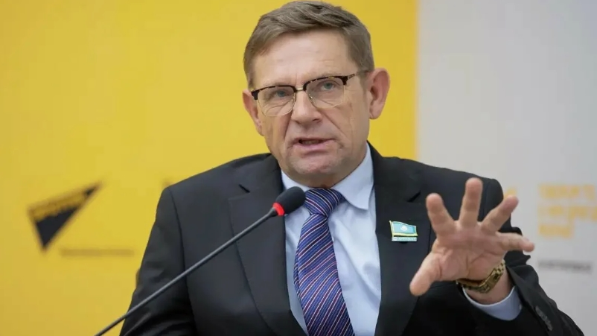 "Қазақстандағы орыстар жаппай қазақ тілін үйренуі керек". Депутат Сергей Пономарёв қазақ тілі арқылы елде береке орнайтынын айтты