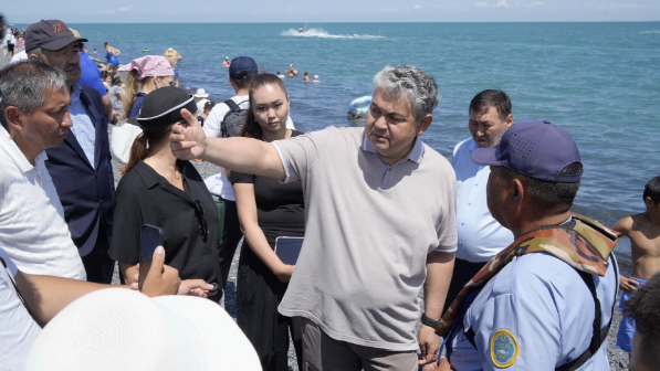 Президенттің сынынан кейін Ермек Көшербаев Алакөлдегі демалыс аймақтарын тексерді