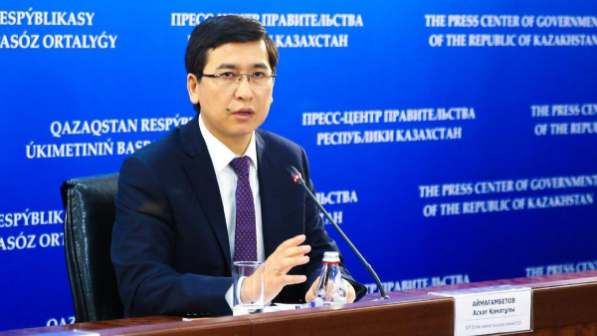 "Балаларымның суретін желіге салмаймын": Аймағамбетов алғаш рет отбасы жайлы сыр шертті (ВИДЕО)