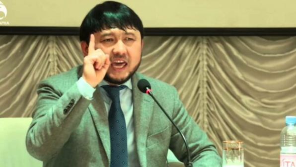 «Әлеуметтік желіге дұға оқып, "қайырлы ет, берекелі қыл” деп кіру керек»: Мұхамеджан Тазабек “зинаның” қалай басталатынын айтты (ВИДЕО)