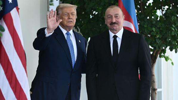 “Бәрі менің қайтадан сайлауға түскенімді қалайды” - Трамп Әлиевке сайлау туралы тосын әңгіме айтты (ВИДЕО)