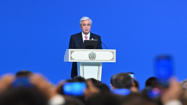 “Екі есе жалақы, ұстаз мәртебесі, жасанды интеллектіні енгізу” - Президент Тамыз конференциясында қандай бастамалар көтерді?