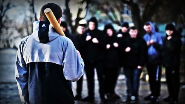 “14 адам ұсталды”. Бейнеуде жаппай төбелес болып, бір жасөспірім көз жұмды