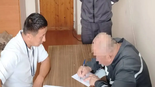 Қазақстанда 53 жастағы ер адам бірінші сыныпқа барды