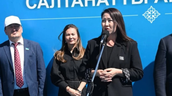 "2,4 миллион теңге" - «Қазақстан халқына» қорының басшысы қымбат күртешесімен көзге түсті