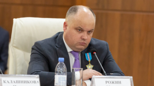 "Оқушылар 3 жылдан бері кафе мен әкімдік ғимаратында оқып жүр" - Мәжіліс депутаты дабыл қақты 