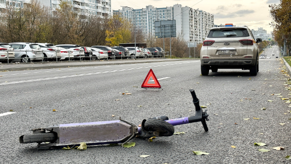 Алматыда автобус самокат мінген жасөспірімдерді қағып кетті (ВИДЕО)