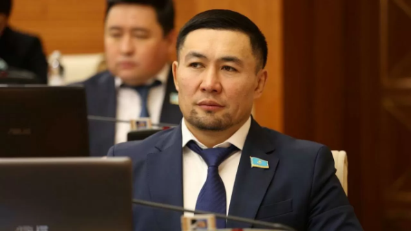 Ресейлік журналист пен депутаттар Назаровтың анасына арнаған құттықтауын талқылады