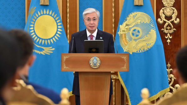 "Көк туымыз жеті рет желбіреді" - Қазақстан Президенті Әлем чемпионатының жеңімпаздарын марапаттау рәсіміне қатысты