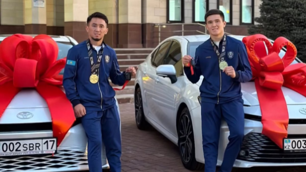 Пәтер мен Camry70 берілді: Шымкентте чемпиондарға құрмет көрсетілді (ВИДЕО)