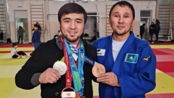 “Саясатқа араласқанын қаламаймын”. Елдос Сметовтің бапкері шәкірті жайлы айтты (ВИДЕО)
