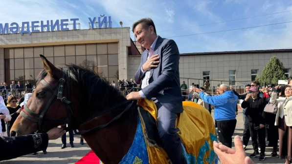 Аты аңызға айналған актер Бекжан Тұрыс асқаралы 60 жаста!