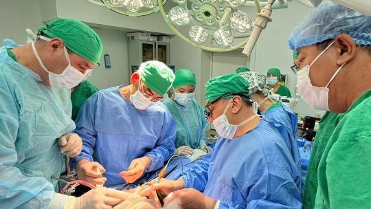 Түркістанда ұлы әкесіне бауырын беріп, ота жасатты