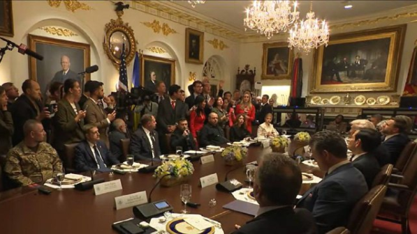 Трамп пен Зеленский Ақ үйде кездесті