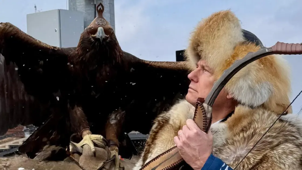 "Өзімді үйімдегідей сезіне бастадым": Кристофер Ландау Алматыға сапары туралы тебірене айтты