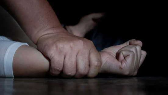 “53 жастағы өгей қайын атасынан зорлық көрген” - Ақтөбе облысындағы сұмдық оқиға туралы тың ақпарат белгілі болды