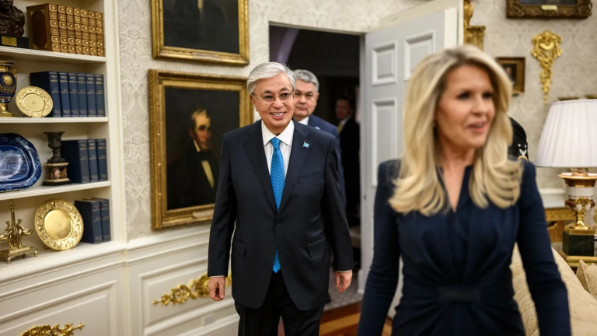 Ақ үй Тоқаев пен Трамптың тарихи кездесуінің жаңа суреттерін жариялады