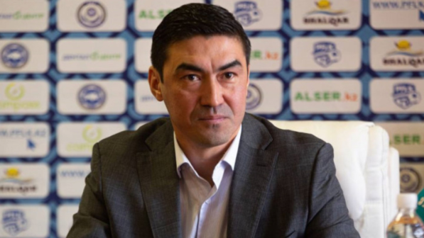 Бас төрешіге тіл тигізіп, бейәдеп сөз айтқан футболшы Самат Смақов қызметтен кетті