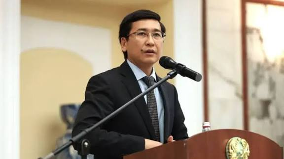 Маңызды! «Жалақы айырмасын жою қажет»: Асхат Аймағамбетов тың бастама көтерді