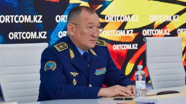 "Солай ма не?". Қорғаныс министрі Қазақстан әскеріндегі әлімжеттік пен заңсыз әрекеттер жайлы ештеңе білмеймін деп мәлімдеді