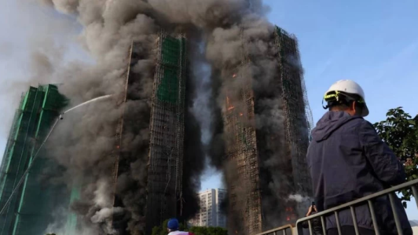 Қытайда биік тұрғын үй кешені өртеніп, 44 адам қаза тапты (ВИДЕО)