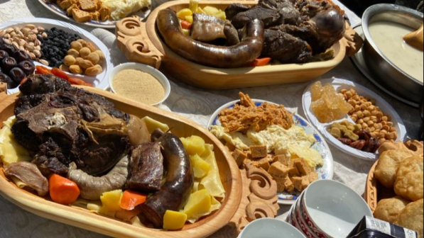 “Жарыс жасауға болмайды”: Енді жаназада артық салат, торт, бәліш, жеміс-жидек қоюға болмайды