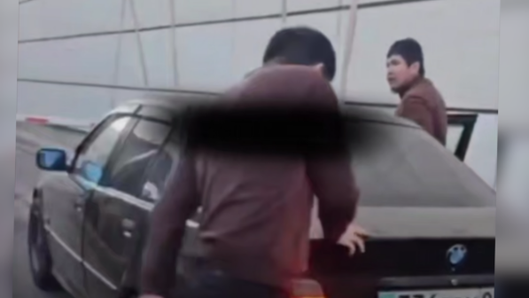 “Күштеп, көлікке сүйреген” - Алматыда қыз алып қашпақ болғандар елді шошытты (ВИДЕО)