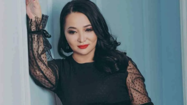 “Қиындық көрдім деп жылап-еңірейді”: Гүлзира Айдарбекова блогерлерді сынап, бар шындықты айтты (ВИДЕО)