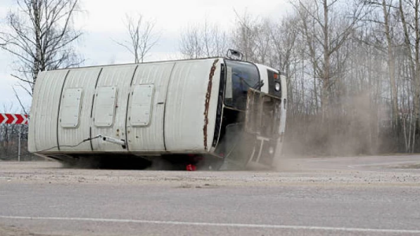 “5 адам қаза тауып, 11 адам зардап шекті”: Ақтөбеде автобус апатқа ұшырады (ВИДЕО)