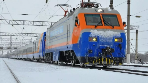 Қуанышты жаңалық: Жаңа жыл мерекесіне орай елімізде қосымша пойыздар жүре бастайды