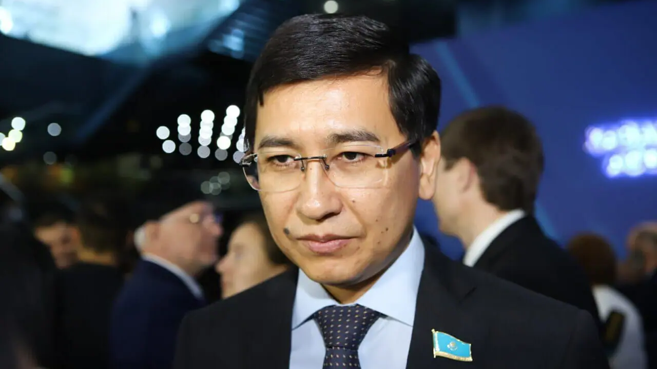 ҰБТ-дан бас тарту: Асхат Аймағамбетов күтпеген мәлімдеме жасады (ВИДЕО)